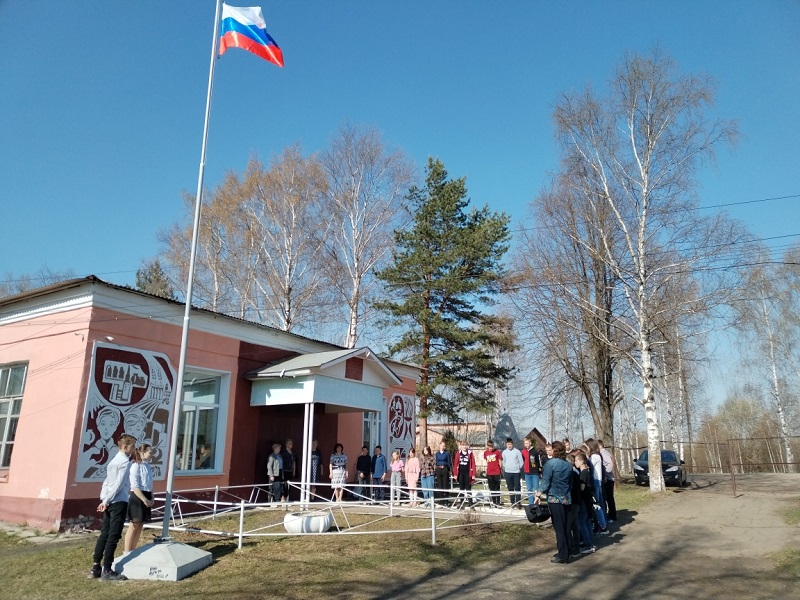 Еженедельное поднятие флага в МКОУ Гаврилковская основная школа.